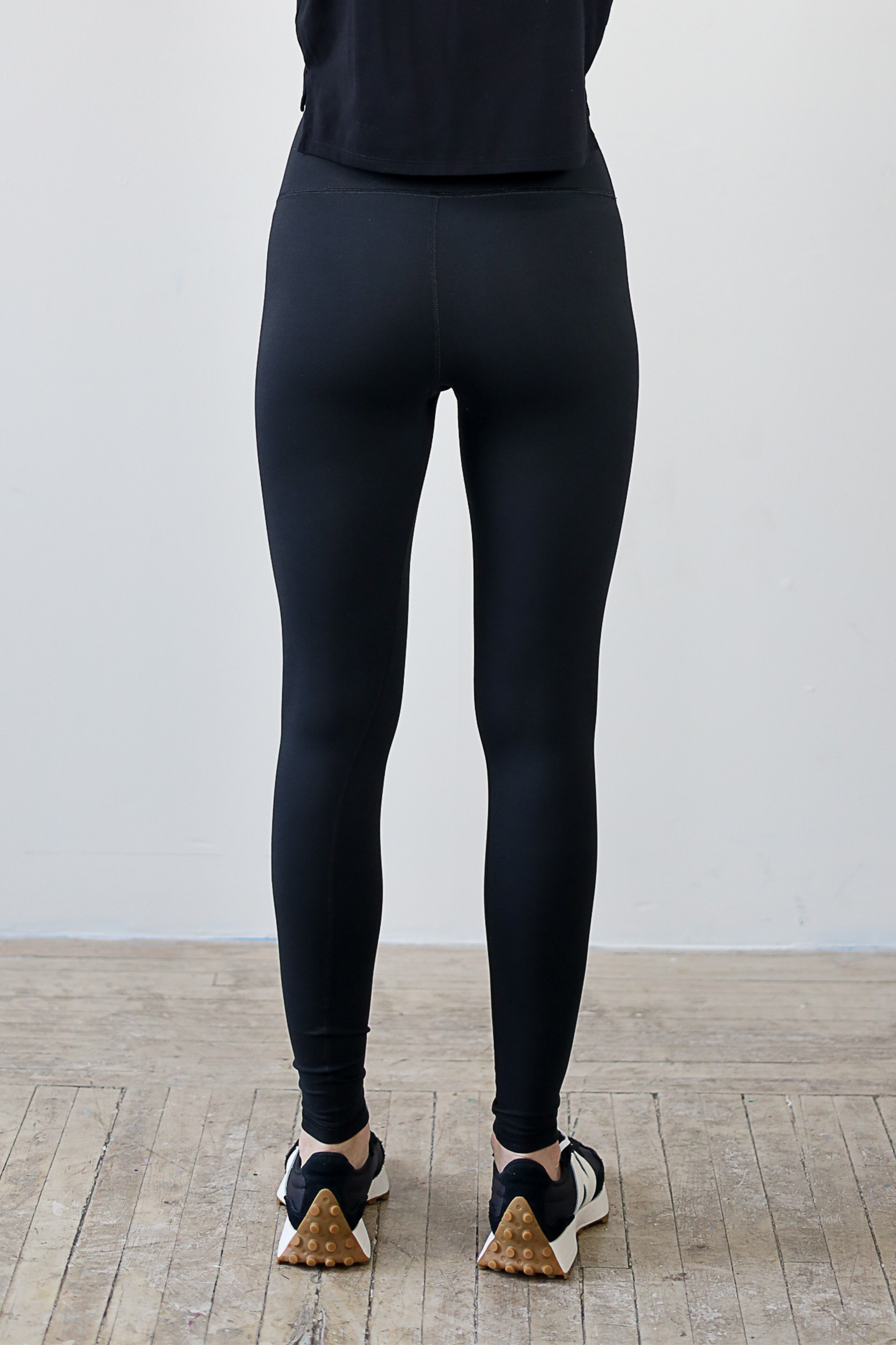 Premium black high-waisted leggings for wholesale – buttery-soft, squat-proof, and moisture-wicking. Designed for brands to customize and private label. Perfect for athleisure and activewear collections with a sleek, performance-driven fit.